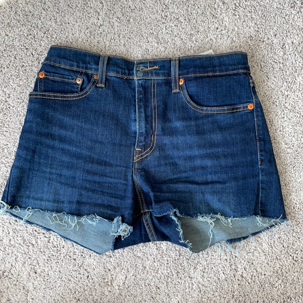 Levi’s high rise shorts size 28